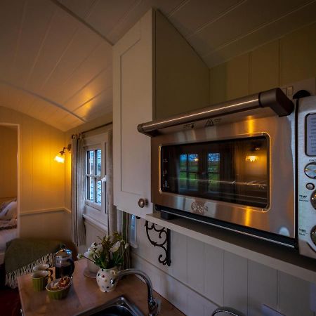 Villa The Pleasant Hut At Mountpleasant Farm Ulverston Exterior foto