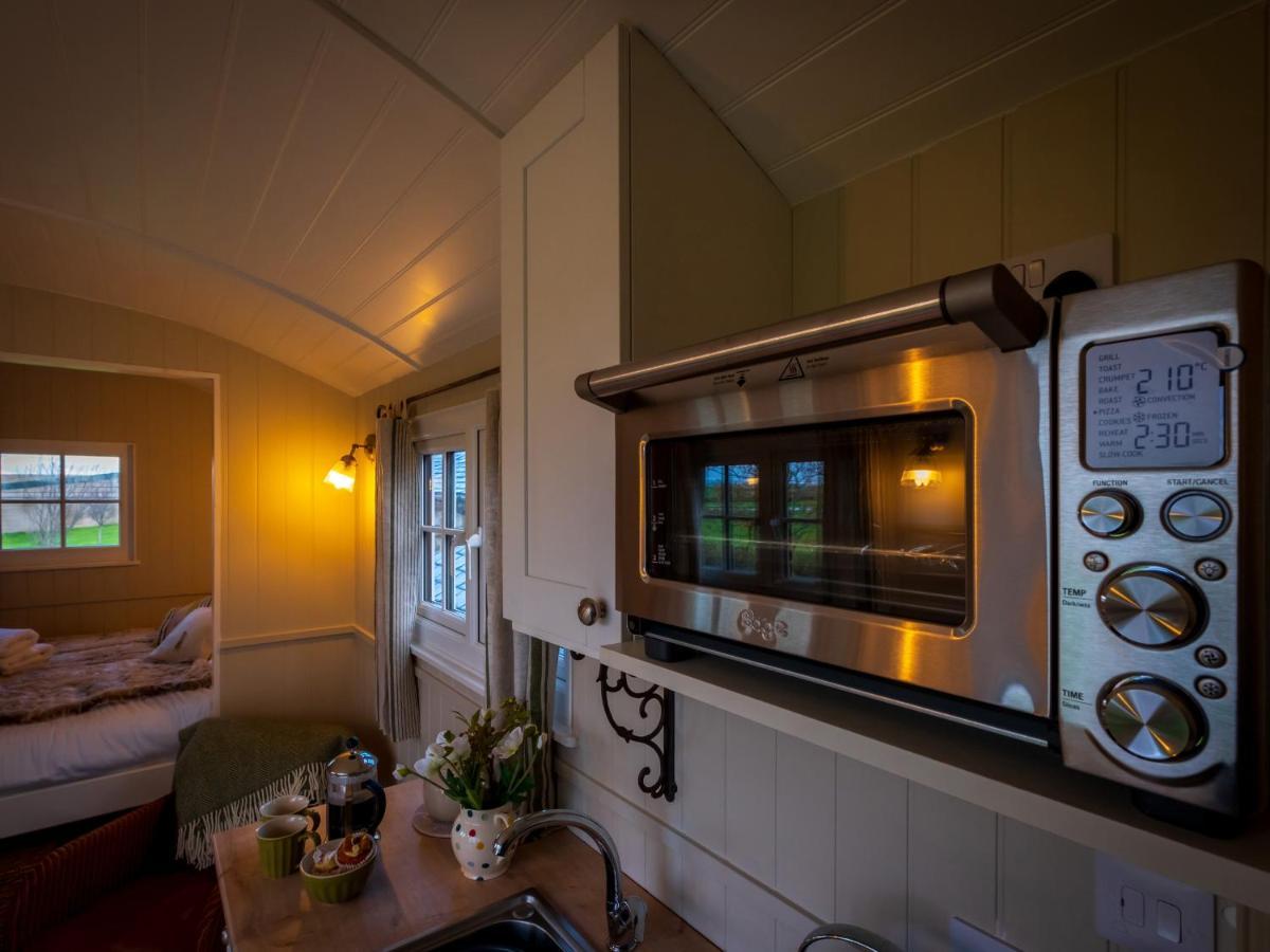 Villa The Pleasant Hut At Mountpleasant Farm Ulverston Exterior foto