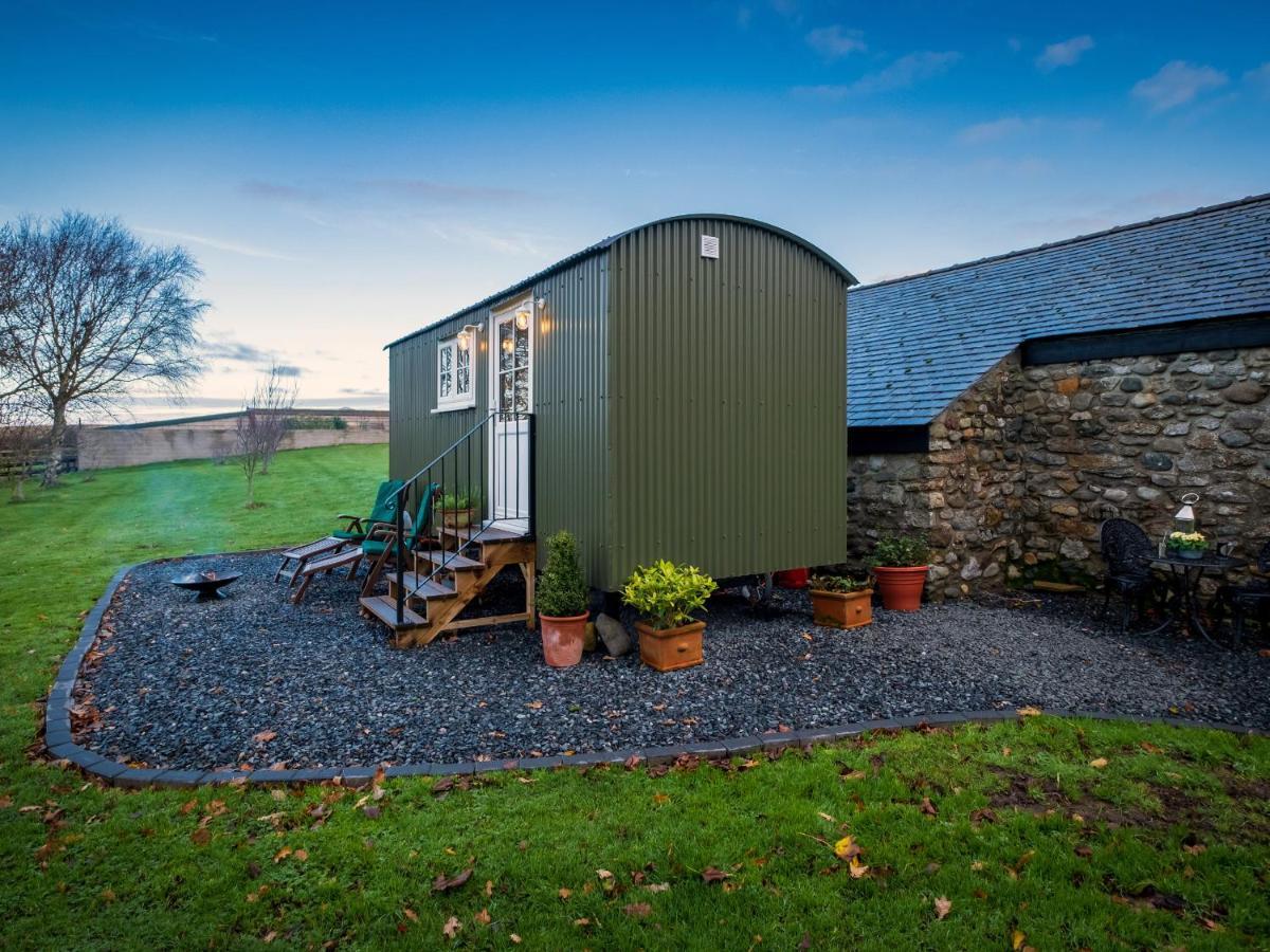 Villa The Pleasant Hut At Mountpleasant Farm Ulverston Exterior foto