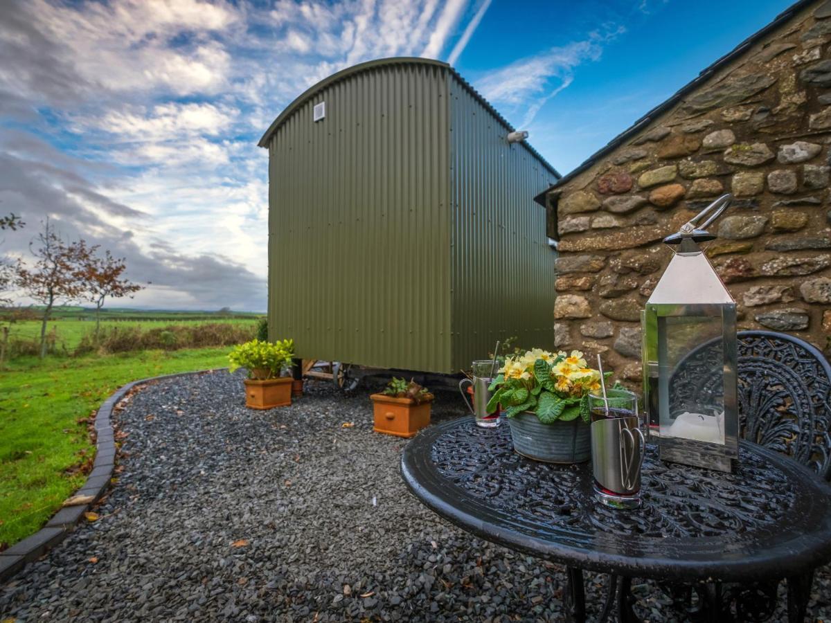 Villa The Pleasant Hut At Mountpleasant Farm Ulverston Exterior foto